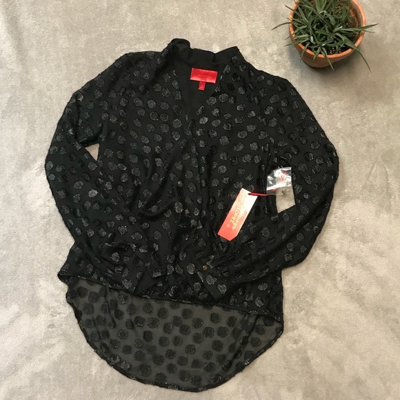 Jennifer López- Drape front blouse - Picture 3 of 7